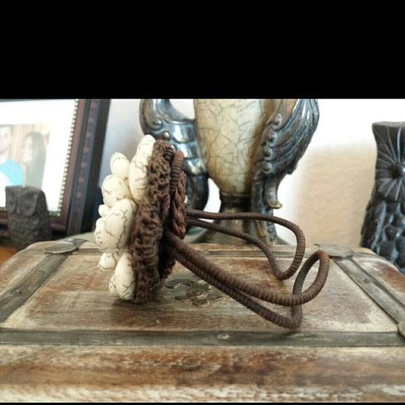 Beautiful Stone Flower Bracelet With Stone Beads🌻 - Picture 2 of 4