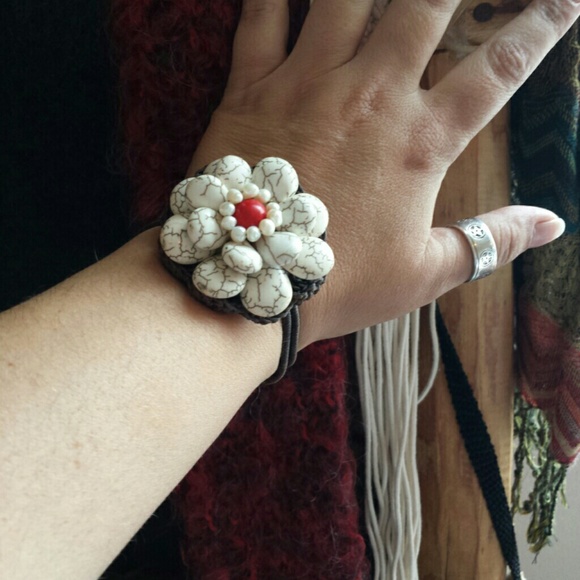 Beautiful Stone Flower Bracelet With Stone Beads🌻 - Picture 4 of 4