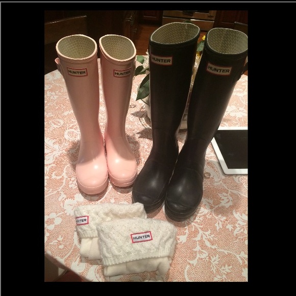 ️HUNTER light pink, black and cable knit socks