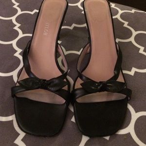 Ann Taylor Black Kitten Heel