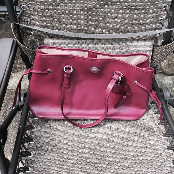 COACH PEYTON LEATHER DRAWSTRING CARRYALL - Picture 4 of 4