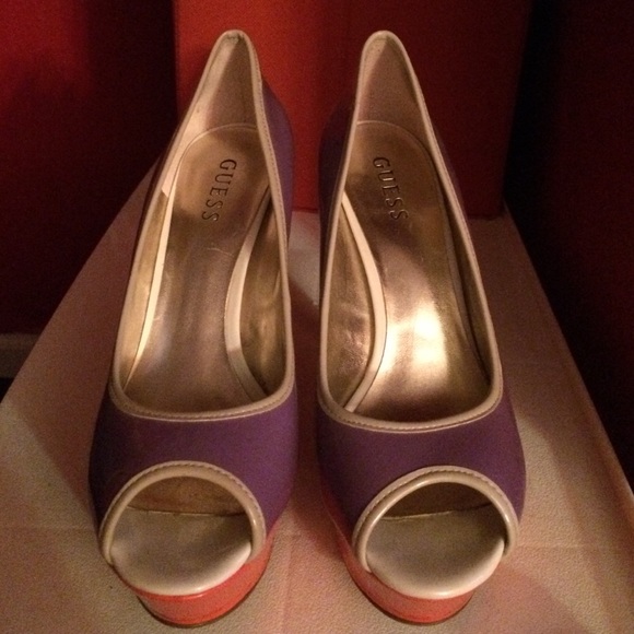 Color Block Guess Heels - Picture 2 of 4