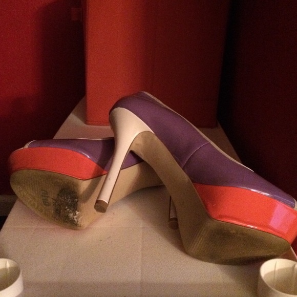 Color Block Guess Heels - Picture 3 of 4