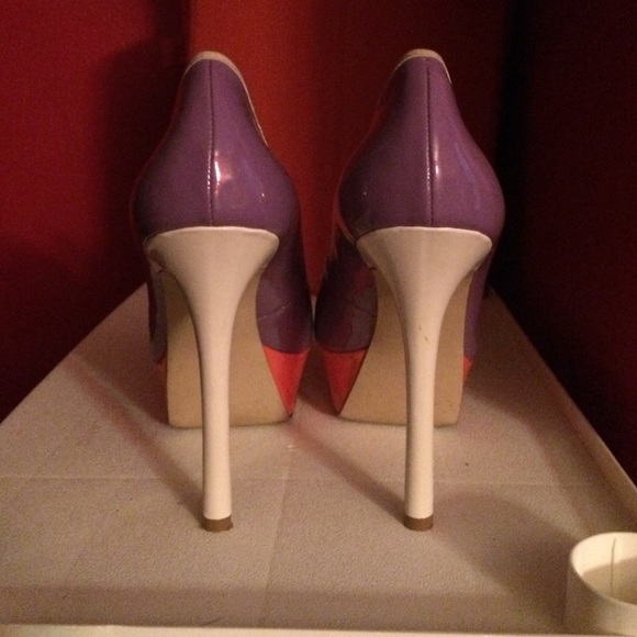 Color Block Guess Heels - Picture 4 of 4