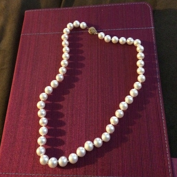 Cultured white water pearl necklace