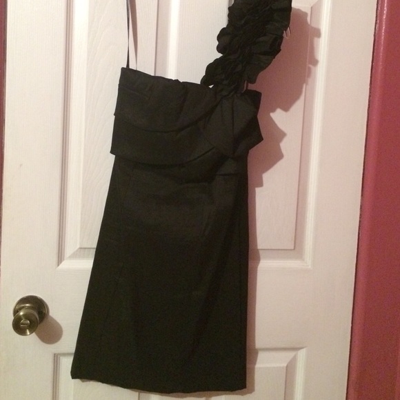 Black elegant dress ( only worn once)