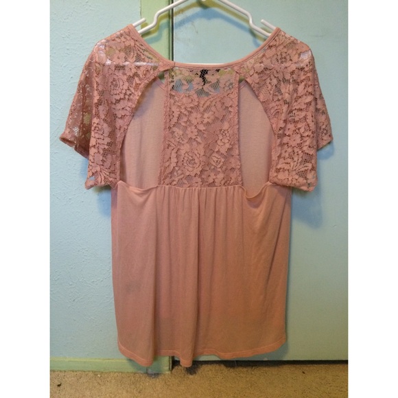 ✨Lacy cutout shirt✨
