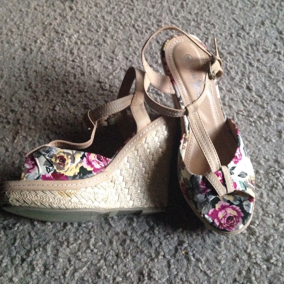 Beige Floral Print Wedges