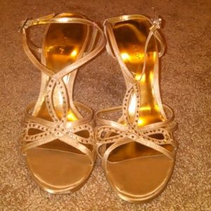 Pesaro Gold heels
