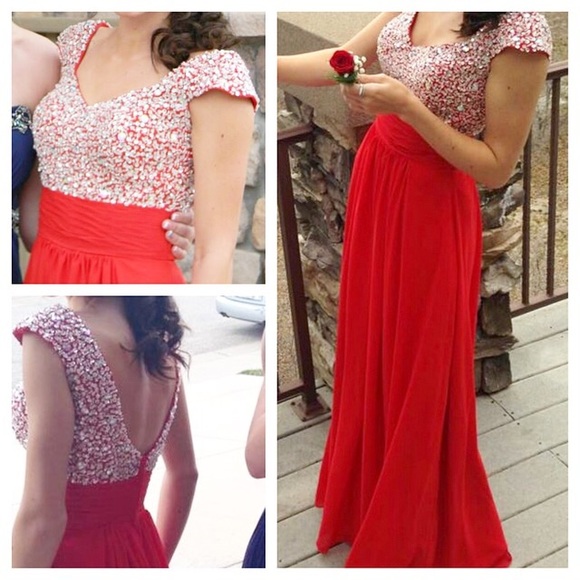 Red PROM DRESS - Picture 2 of 4