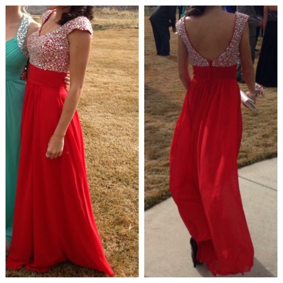 Red PROM DRESS - Picture 3 of 4