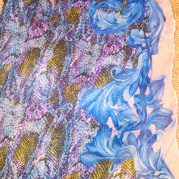 Extra large scarf! - Picture 2 of 2