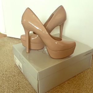 Jessica Simpson platform heels 👠