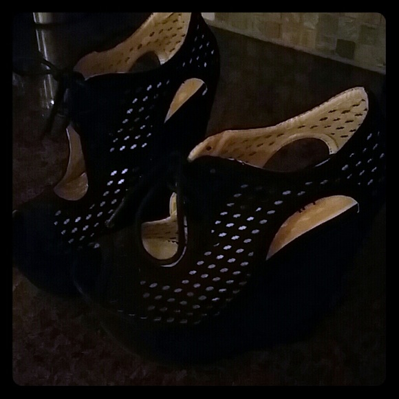 Black Wedges