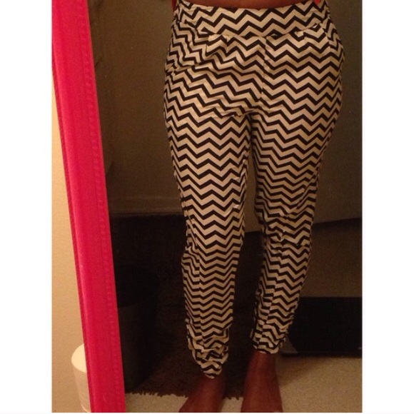 black and white chevron pattern jogger pants