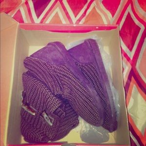 Bear paw chocolate knit sweater boots.