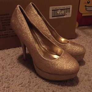 Gold Sparkly Pumps/Heels