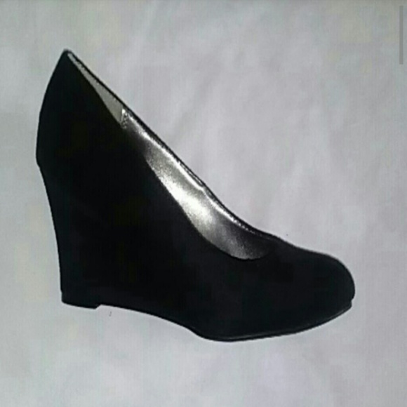 Women's Black Wedge Shoe