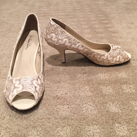 Beautiful cream colored heels! - Picture 1 of 4