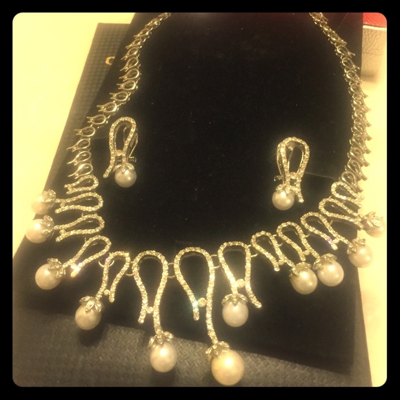 Necklace set with earrings