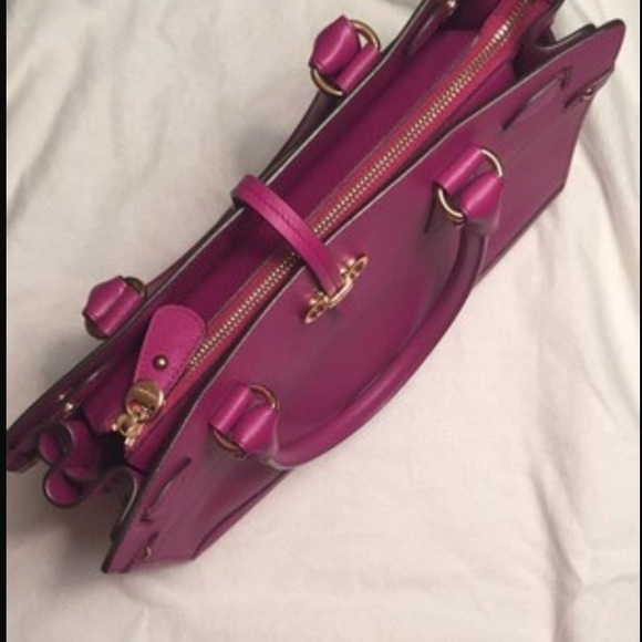 Salvatore Ferragamo Briana Handbag - Picture 3 of 4