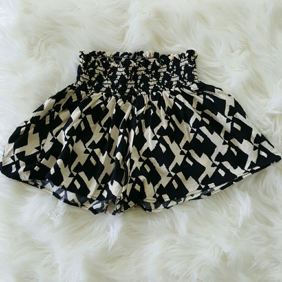 [BUNDLED] ✨HP✨  AUDREY 3+1 print shorts - Picture 2 of 4