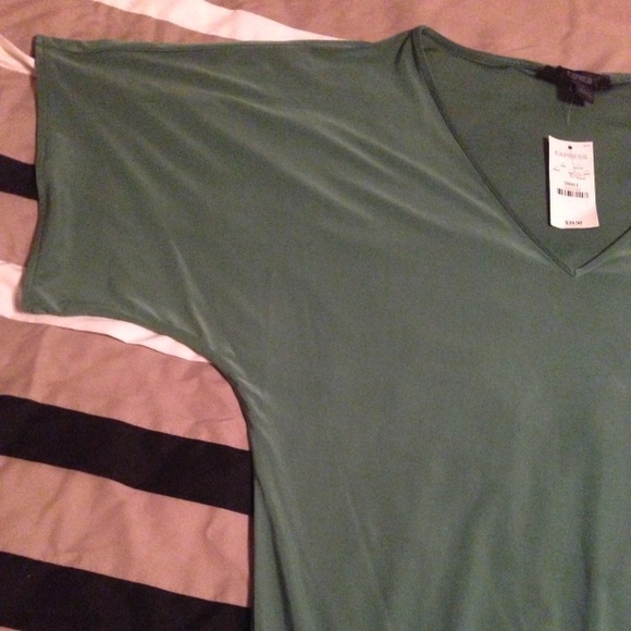 EXPRESS SHIRT.. ❤️❤️❤️ - Picture 2 of 3