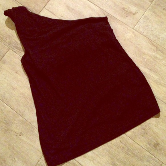 Black one shoulder tank