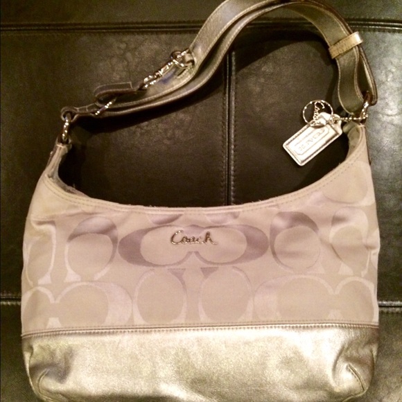 Authentic Coach signature silver shoulder bag - Picture 1 of 4