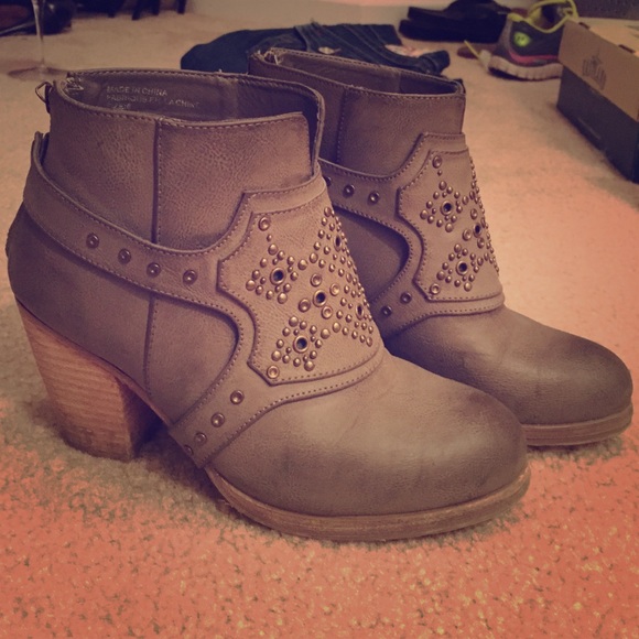 ECOTE Size 6 harness booties. Lightly worn.