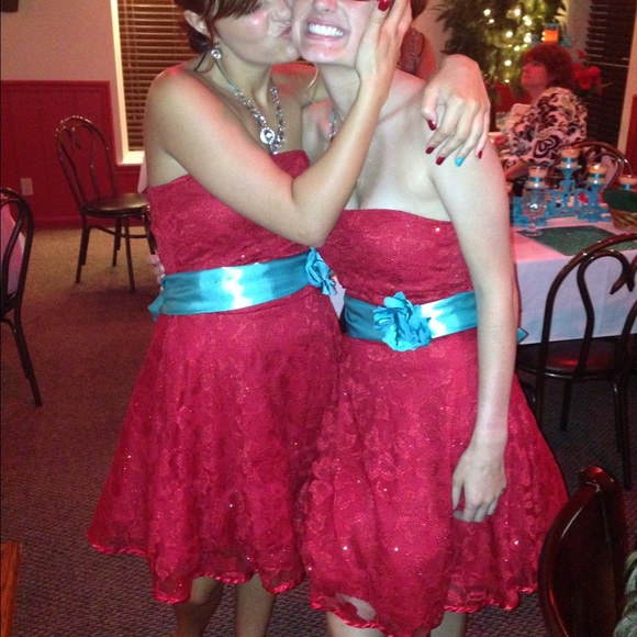 Red Dress - Picture 3 of 4