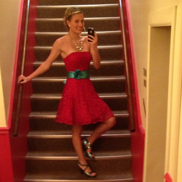 Red Dress - Picture 4 of 4