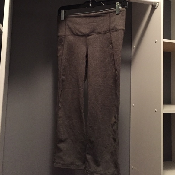 Lululemon Gather and Crow Crop