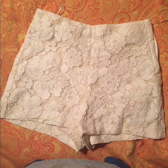 Lace high waisted TOPSHOP shorts