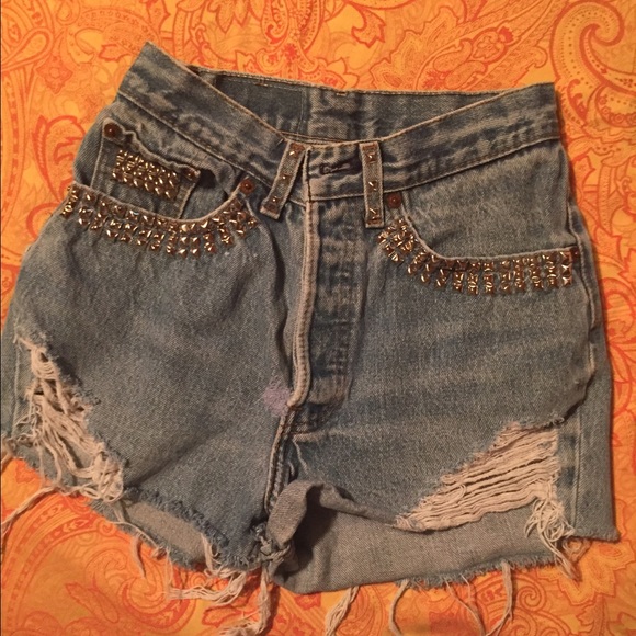 High waisted studded Levi shorts
