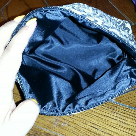 Leopard printed MAKE UP BAG with clear sequence - Picture 2 of 4