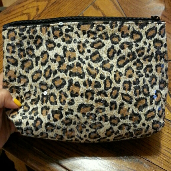 Leopard printed MAKE UP BAG with clear sequence - Picture 3 of 4