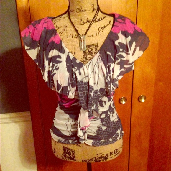 Weston ruffled v neck
