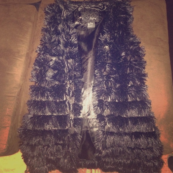Black furry day trip vest