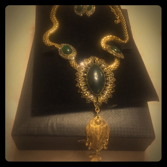 Necklace set with earrings