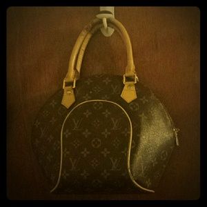 Non authentic Louis Vintton satchel