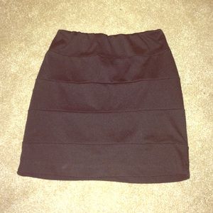 Black bodycon pencil skirt