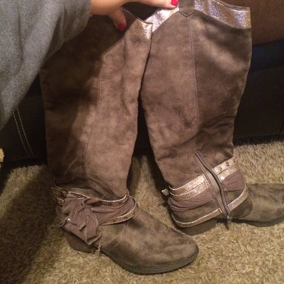 pretty pewter not rated suede boots