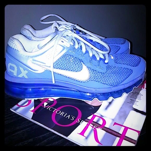 Nike Shoes - Final Not going LOWERWomen's Nike Distance Air Max