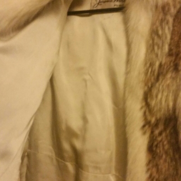 100%  fur side tie vest. - Picture 2 of 4
