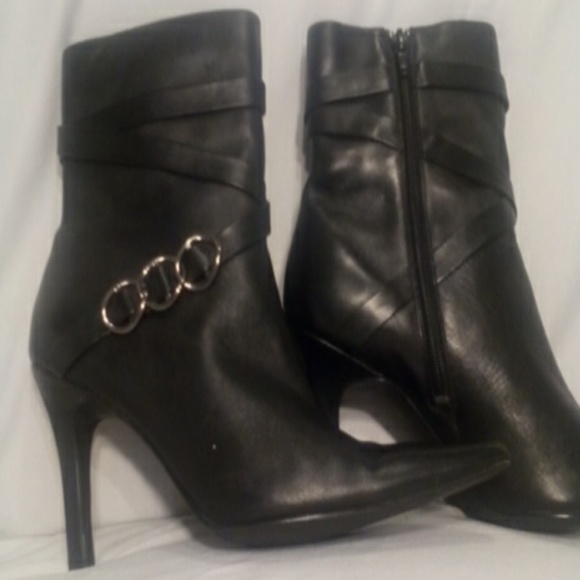 Boots - Picture 4 of 4