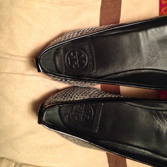 Tory Burch Grey animal print shoes - Picture 3 of 4