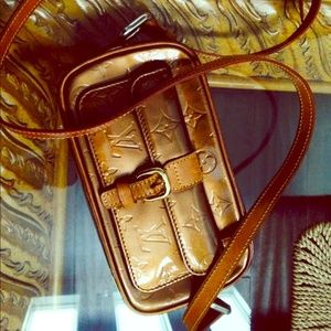 LV crossbody vernis gold