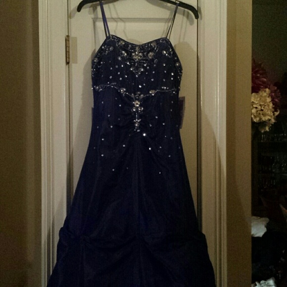 Beautiful dark blue prom dress NWT - Picture 1 of 4