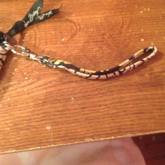 NWOT vera Bradley baroque pattern phone wallet - Picture 3 of 3